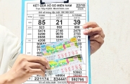 Thợ sửa xe ở Vĩnh Long trúng độc đắc 4 tỷ đồng xổ số miền Nam, nhận toàn bộ tiền mặt tại nhà